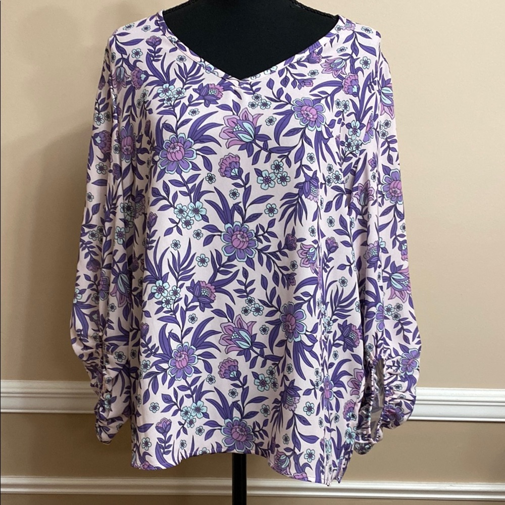 Floral V-Neck Women's Top - Purple and White